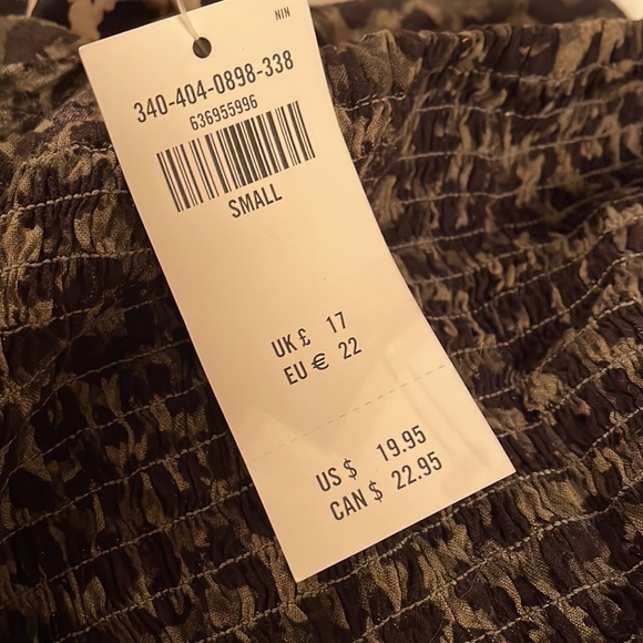 NWT Hollister Bandana top - Picture 3 of 4